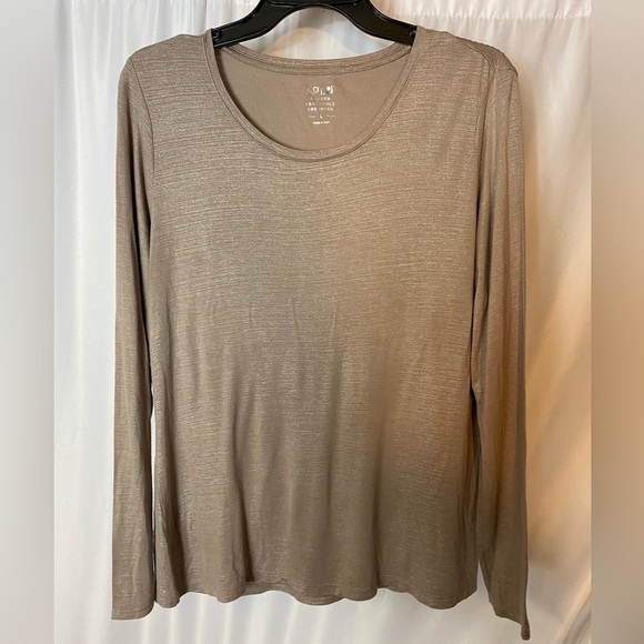 Apt. 9 Top - Picture 1 of 3